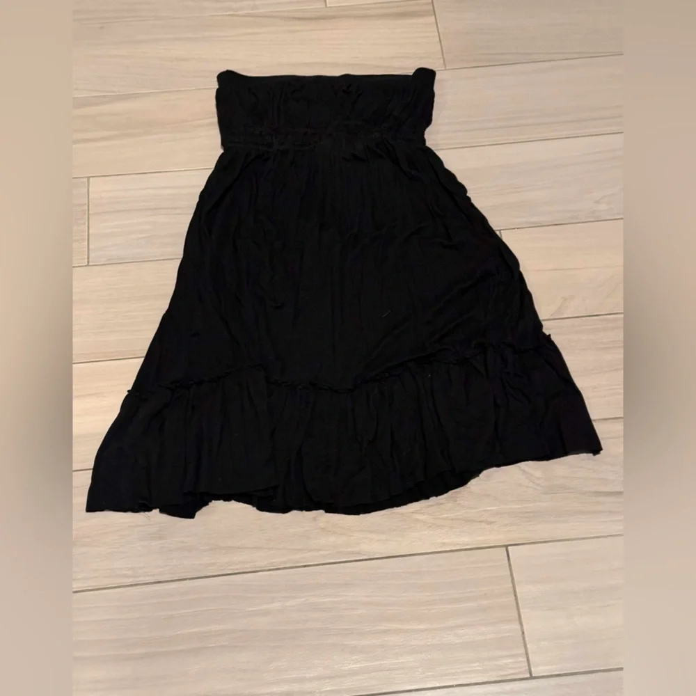 21 Elegant Black Women's strapless DRESS SMALL pit to pit 13in length 30in